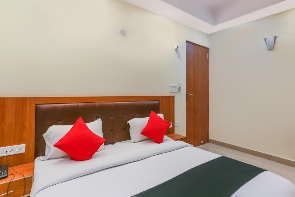 Capital O Bvh Hospitality Near Pvr Ansal Plaza Greater Noida酒店 外观 照片